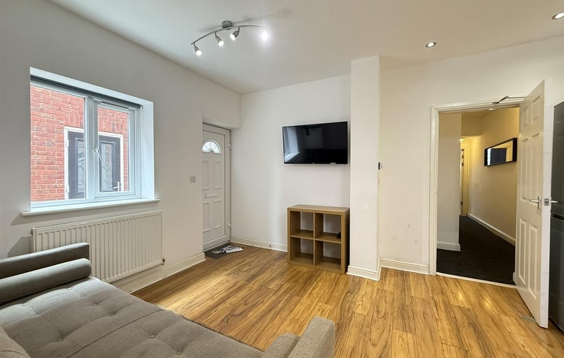 Middle Street, Beeston - Image 1